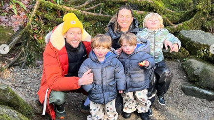 Kanserle savaşın sembolü olmuştu... Ünlü sunucudan acı haber geldi... Çocuklarının büyüdüğünü göremeyecek