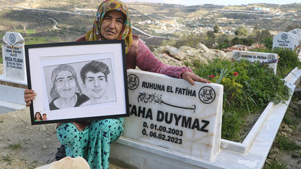 Depremde ailesinden 5 kişiyi kaybetti... Taha Duymaz’ın annesi: Bir yıl geçti ama benim için dün gibi Depremde ailesinden 5 kişiyi kaybetti... Taha Duymaz’ın annesi: Bir yıl geçti ama benim için dün gibi
