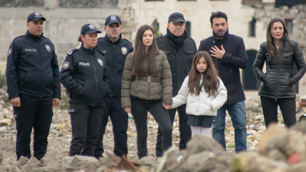 Arka Sokaklar ekibi deprem bölgesinde... Hataylı tanıtım yürekleri dağladı