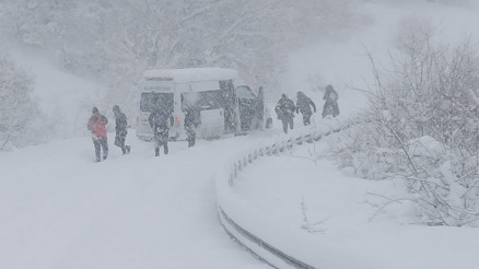Ardahanda eğitime 1 günlük ara, Posof-Ardahan kara yolu kapandı