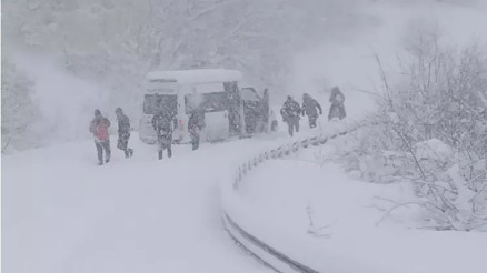 Ardahanda eğitime kar engeli... Posof - Ardahan kara yolu kapandı