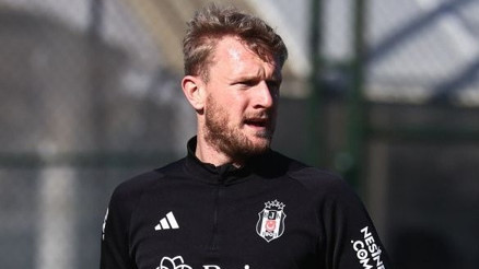 Beşiktaş’ta yeni transfer ilk kez antrenmanda Joe Worrall...