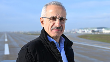 Bakan Uraloğlu açıkladı...İstanbul Havalimanına 3 uçak aynı anda inip kalkabilecek Bakan Uraloğlu açıkladı...İstanbul Havalimanına 3 uçak aynı anda inip kalkabilecek