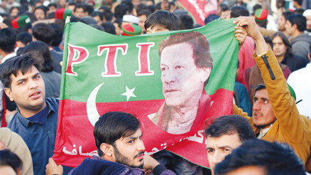 Hapisteki liderin adayları kazandı... Pakistan’da İmran Han sürprizi