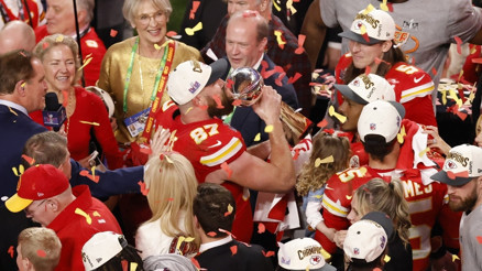 Dünya merakla izledi Super Bowlda şampiyon Kansas City Chiefs...