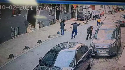 Küçükçekmecede Yeniayın seçim çalışması sırasındaki silahlı saldırıdan yeni görüntü Küçükçekmecede Yeniayın seçim çalışması sırasındaki silahlı saldırıdan yeni görüntü