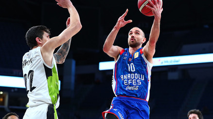 Anadolu Efes yarı finale yükseldi