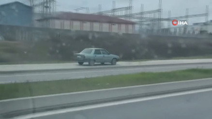 Hadımköy yolunda kaldırımda seyreden sürücü kamerada