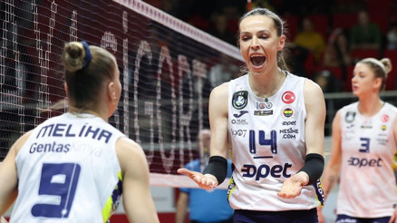 Fenerbahçe Kadın Voleybol Takımı, kupada yarı finale yükseldi