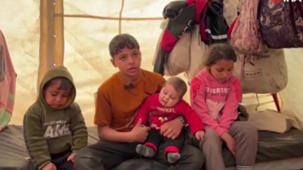 Henüz 13 yaşında... Refahtaki çadırda 6 kardeşiyle birlikte hayatta kalmaya çalışıyor...