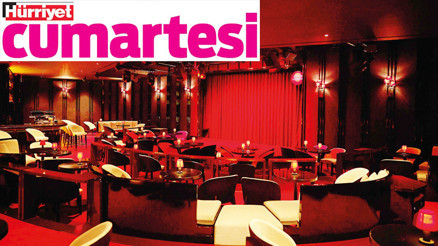 Perdenin arkası sanki New York’ta bir caz bar