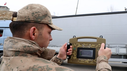 Vanda jandarma trafik ekiplerinden yerli ve milli cihazlarla denetim Vanda jandarma trafik ekiplerinden yerli ve milli cihazlarla denetim