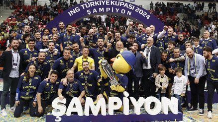 Kupayı, oyunu doğru okuyan kazandı