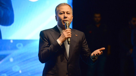Bakan Yerlikayadan deprem konutları mesajı: Her ay 15-20 bin hak sahibini evlerine buluşturacağız