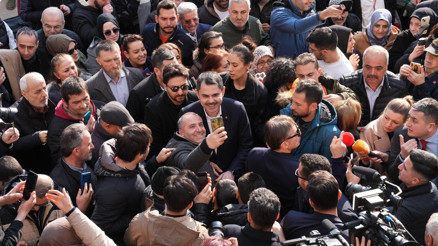 İBB Adayı Murat Kuruma Kürtçe seslendiler: Bu sefer sizi destekleyeceğiz İBB Adayı Murat Kuruma Kürtçe seslendiler: Bu sefer sizi destekleyeceğiz