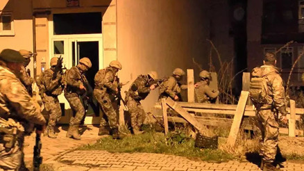 7 yaşındaki oğlunu silahla rehin aldı: 12 saat sonra etkisiz hale getirildi