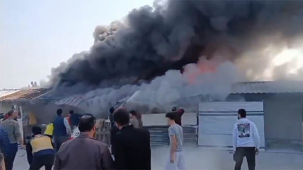 Depremzedelerin kaldığı 3 konteyner alevlere teslim oldu