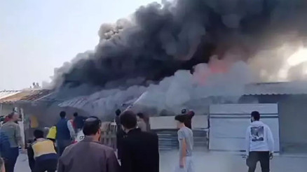 Depremzedelerin kaldığı 3 konteyner alevlere teslim oldu