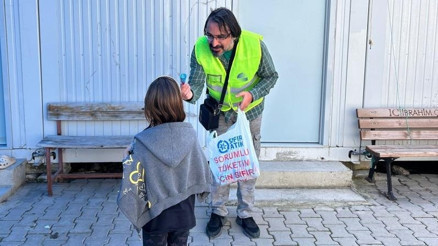 İzmir depreminde oğlunu kaybetmişti... Şimdi depremzedelere umut oluyor