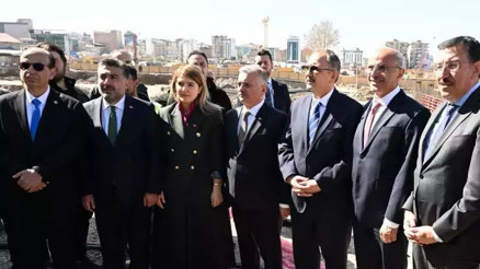 Bakan Özhaseki açıkladı: Malatya’nın çarşısı 1 seneye ayağa kalkacak