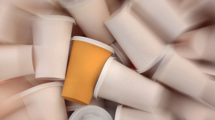 Tek kullanımlık bardak krizi: Hem çevreye hem insan sağlığına büyük zarar veriyor