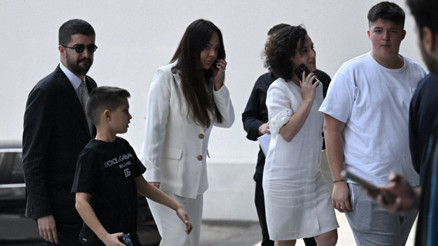 Ebru Gündeş ile Murat Özdemirin Dubaideki nikahına çocukları da katıldı