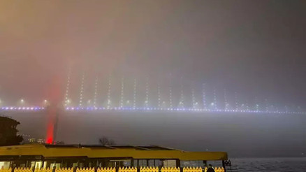 İstanbulda yoğun sis: Köprüler adeta gözden kayboldu