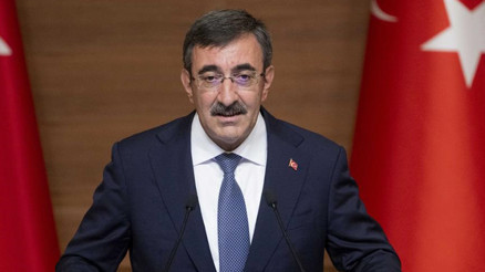 Cumhurbaşkanı Yardımcısı Yılmaz: Büyüme performansı 14 çeyrektir kesintisiz sürüyor. Cumhurbaşkanı Yardımcısı Yılmaz: Büyüme performansı 14 çeyrektir kesintisiz sürüyor.