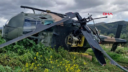 İzmirde askeri helikopter boş bir araziye zorunlu iniş yaptı: 1 personel yaralandı
