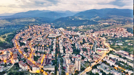 Dört bir yanı dağ olan cennet