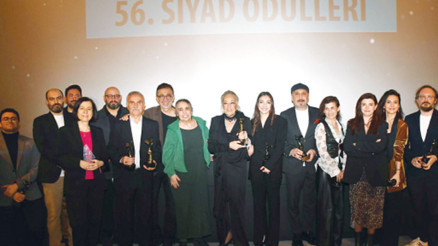 Kuru Otlar Üstüneye SİYADdan 9 ödül