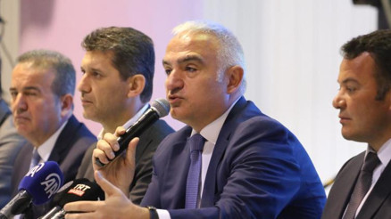 Bakan Ersoy Kaşta: 17 milyondan fazla ziyaretçi bekliyoruz