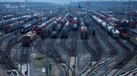 Almanyada demiryolu ve havayolu çalışanlarından grev