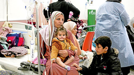 Gazze’de savaş kadınların omuzlarında