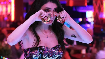 İNCİ TANELERİ 7. BÖLÜM (SON BÖLÜM) İZLEME EKRANI | İnci Taneleri son bölümde duygusal anlar: Dilber ve oğlunun kavuşması ekranlara damga vurdu... İşte yeni bölüm fragmanı