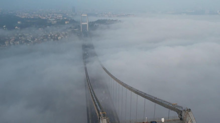 İstanbulda sis etkisi: Boğazda gemi trafiği durdu