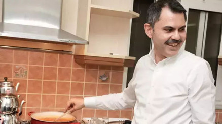 Murat Kurum, üniversiteli Feritcana verdiği sözü tuttu; öğrenci evinde sahur yaptı