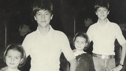 Siyah önlüklü küçük kız çok ünlü oldu... Bu fotoğraf hatırladın mı