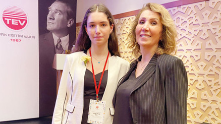 Anne kıza 40 yıl arayla aynı burs