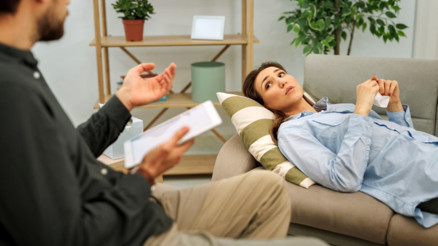 Terapi ile ilgili yıllardır kafamıza kazınan yanlışlar… | Tüm problemleriniz için annenizi suçlamayı bırakın