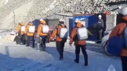 Rusyada altın madeninde mahsur kalan işçiler için çalışma