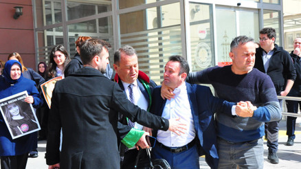 Kaçırmaya çalıştığı Hilal Sultan Kırgözü sırtından vurarak öldürmüştü Adliyede gerginlik Kaçırmaya çalıştığı Hilal Sultan Kırgözü sırtından vurarak öldürmüştü Adliyede gerginlik