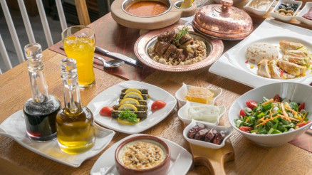 İftar Menüsü 2024 Ramazan 10. gün : Bugün iftara ne pişirsem diyenlere çorbadan tatlıya lezizz iftar yemekleri