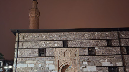 Arslanhane Camii aydınlanmayı bekliyor