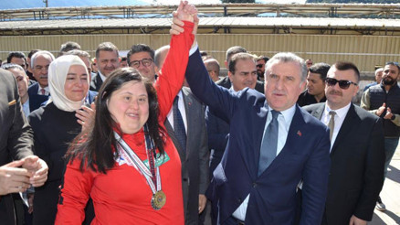 Gençlik ve Spor Bakanı Osman Aşkın Baktan Fethiyeye stat müjdesi