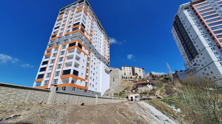 Ankarada istinat duvarı gecekondunun üzerine çöktü