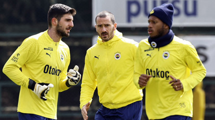 Fenerbahçede 4 yıldızdan sevindiren haber