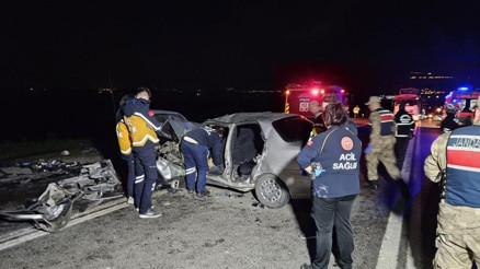 Gaziantepte feci kaza Ölü ve yaralılar var Gaziantepte feci kaza Ölü ve yaralılar var