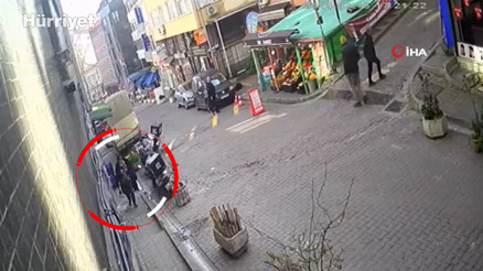 İstanbul’da dehşet anları: Aracıyla kadına çarpıp eve daldı
