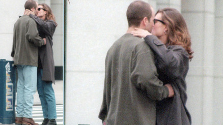 Eski kocam benden daha ünlüydü... Onun yanında kendimi küçücük hissettim... Çok güzeldi